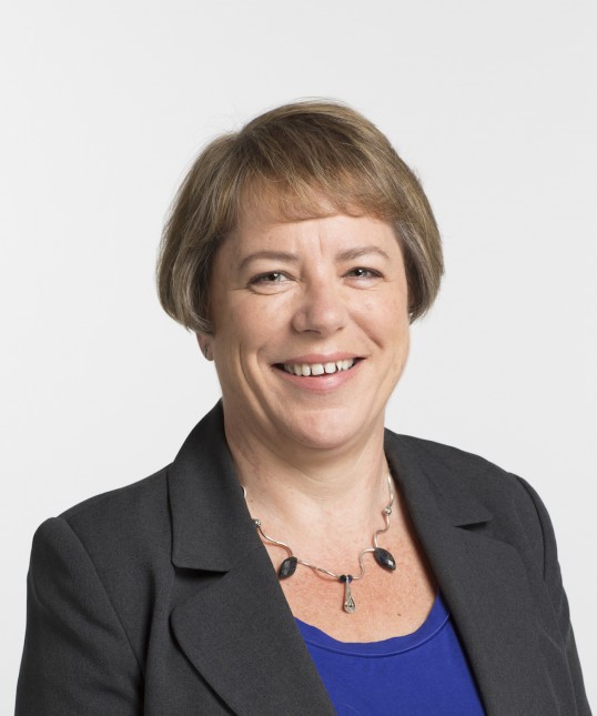 playing with size vicky